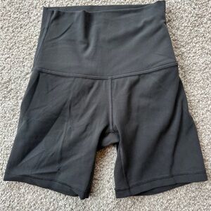 lululemon high rise bike shorts 6”